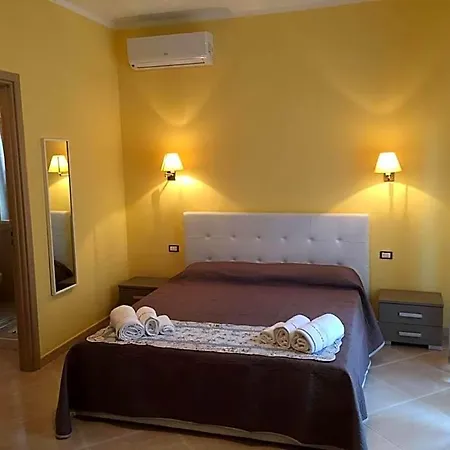 Alojamento de Acomodação e Pequeno-almoço 100 Metri Dal Mare 3*